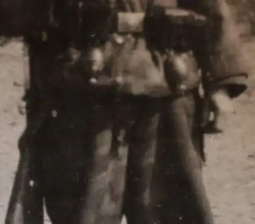tolles altes Foto - Soldat Splintertarn ?  Eierhandgranaten an Koppel 