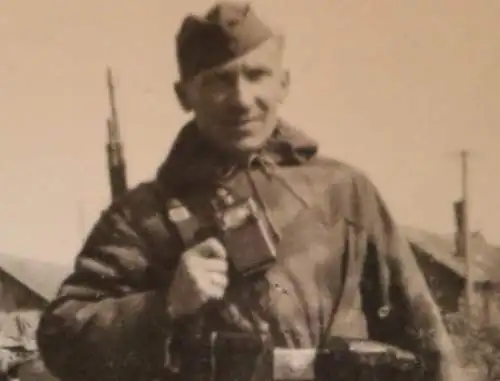 tolles altes Foto - Soldat Splintertarn ?  Eierhandgranaten an Koppel 