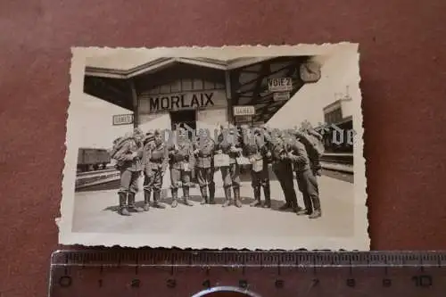 altes Foto - junge Soldaten Luftwaffe am Bahnhof Morlaix  Frankreich