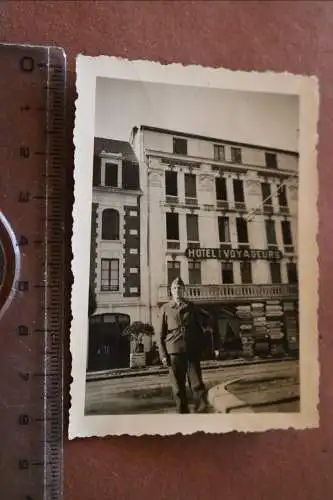 tolles altes Foto - Soldat Luftwaffe - Hotel des Voyageurs - großer Schilderwald