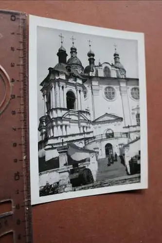 altes Foto - Soldaten besuchen Kathedrale von Smolensk