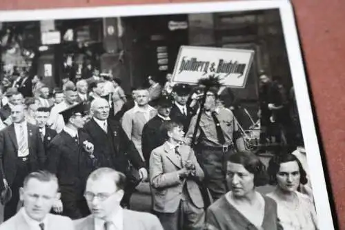 altes Foto - 1. Mai ??? Leipzig ??? vers. Firmen beim Marsch - 30-40er Jahre