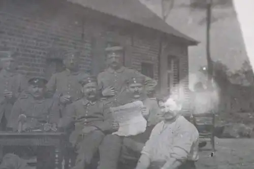 altes Foto - Gruppenfoto - Soldaten mit Schild  Villa Maulwurfsbau - Ort ?