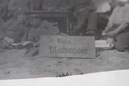 altes Foto - Gruppenfoto - Soldaten mit Schild  Villa Maulwurfsbau - Ort ?