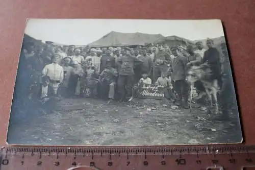 altes Foto - Gruppenfoto - Soldaten mit Schild  Bockbierfest in Macedonien 1916