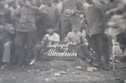 altes Foto - Gruppenfoto - Soldaten mit Schild  Bockbierfest in Macedonien 1916