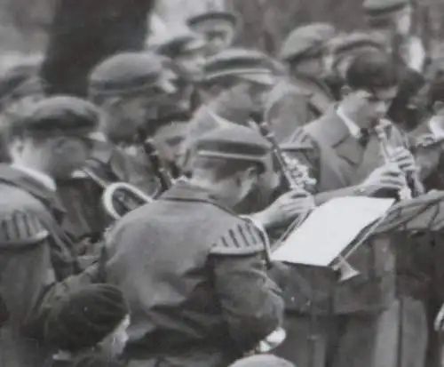 tolles altes Foto - Schüler Studenten Musikkorps spielt auf Strasse - 20-30er Ja