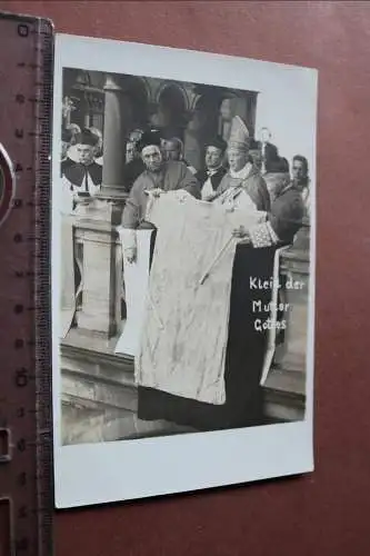 tolles altes Foto - Aachen - Bischoff zeigt das Kleid der Mutter Gottes - 20-30e