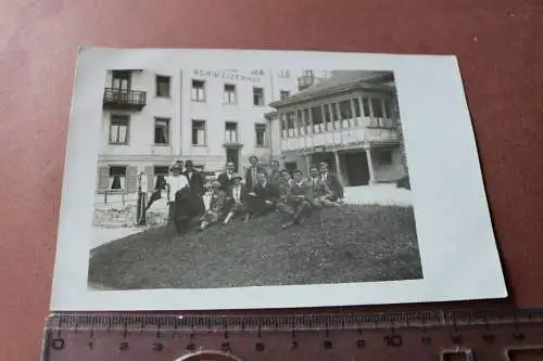 tolles altes Gruppenfoto  vor dem Schweizerhof Santa Maria . 1926