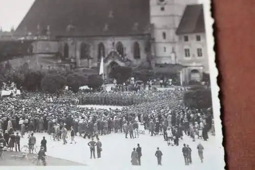 tolles altes Foto - Alt-Oetting, Kapellenplatz, Gottesdienst mit Soldaten - 20-3