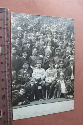 altes Foto - Gruppenfoto Soldaten und Veteranen, einer viele Orden - Ort ?