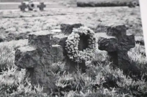 altes Foto - mir unbekannter Soldatenfriedhof - 50-70er Jahre