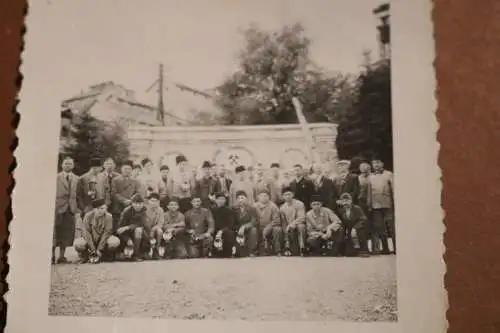 tolles altes Foto Gruppe Bergbauarbeiter - Denkmal - Ort ?? 20-30er Jahre