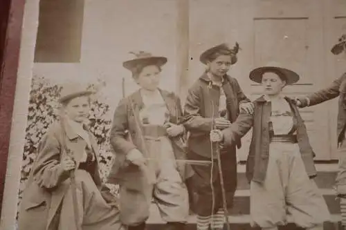 tolles altes Foto - Mädchenschule ? Neudietersdorf - Mädchen verkleidet 1900-191