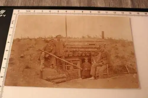 tolles altes Foto - Soldaten vor Erdbunker - Unterstand - 1917 