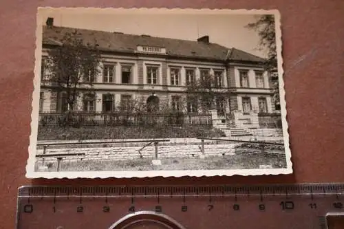 tolles altes Foto - alte Gebäude - Volksschule - Ort ??? 