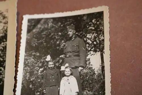 zwei tolle alte Fotos Soldat mit seinem Kind, Kindern 