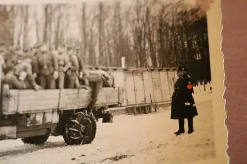 altes Foto - Gruppe Soldaten auf LKW Krupp-Diesel der Fa. Karl Götte