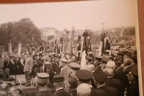 altes Foto - Kranzniederlegung IR. 70 Denkmal in Saarbrücken