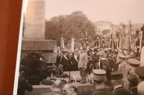 altes Foto - Kranzniederlegung IR. 70 Denkmal in Saarbrücken