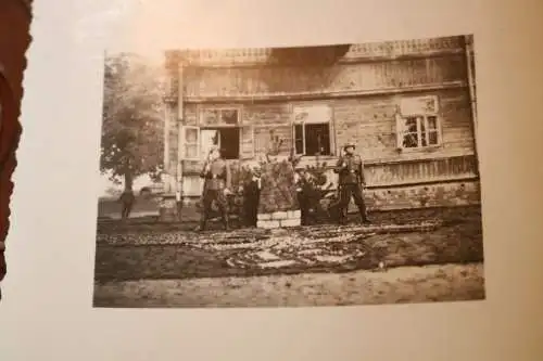 altes Foto - Soldaten bewachen unenthülltes Denkmal - Ort ??