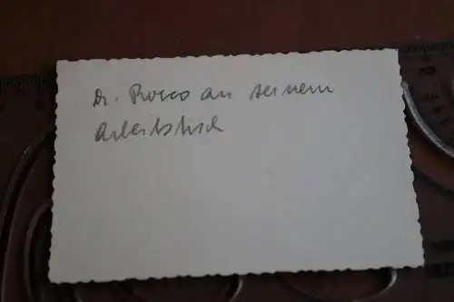tolles altes Foto - Arzt ??? Zahnarzt ??? in seiner Praxis 