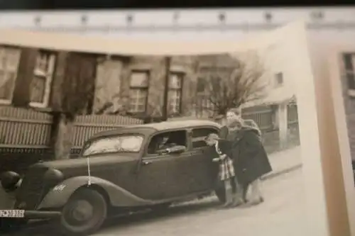 zwei tolle alte Fotos - Soldat mit Oldtimer PKW - Wehrmacht