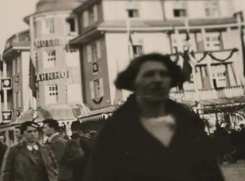 tolles altes Foto - mir unbekannte Stadt - Hotel Bahnhof - 30-40er Jahre 