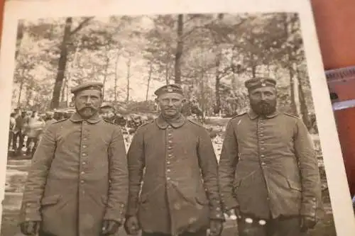 tolles altes Foto - drei Soldaten Res.Art.Regt. 18 ??