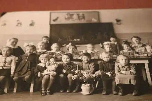 zwei tolle alte Fotos - Schulklasse - Klassenzimmer - 20-30er Jahre 