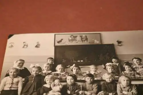 zwei tolle alte Fotos - Schulklasse - Klassenzimmer - 20-30er Jahre 