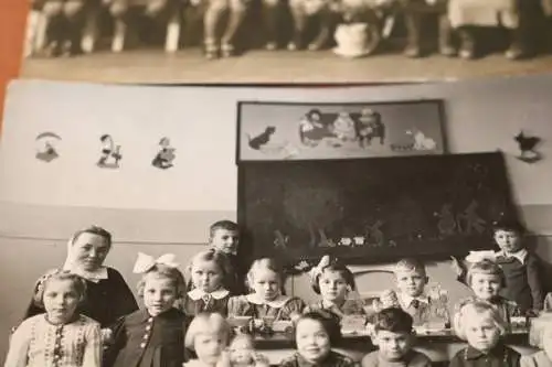 zwei tolle alte Fotos - Schulklasse - Klassenzimmer - 20-30er Jahre 