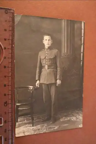 tolles altes Foto Portrait eines Soldaten mit unbekannte Uniform  1910-20 ??