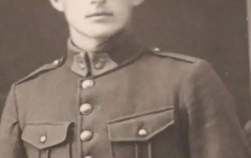 tolles altes Foto Portrait eines Soldaten mit unbekannte Uniform  1910-20 ??