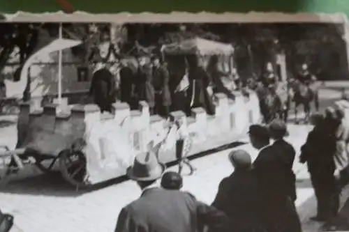 neun tolle alte Fotos - Festumzug - Paradewagen - 30-40er Jahre ??