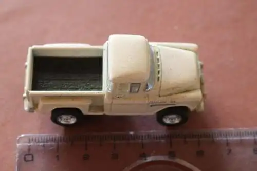 Altes kleines Spielzeugauto - Metall - Chevy Stepside Pick Up 1955 -1:64 Alter ?