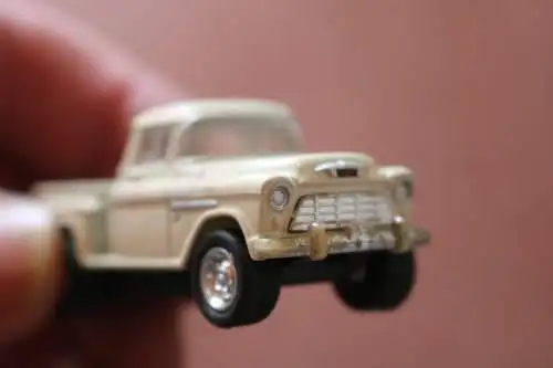 altes kleines Spielzeugauto - Metall - Chevy Stepside Pick Up 1955 -1:64 Alter ?