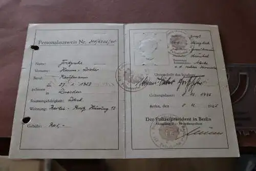 alter Behelfsmäßiger Personalausweis Berlin Dezember 1945 