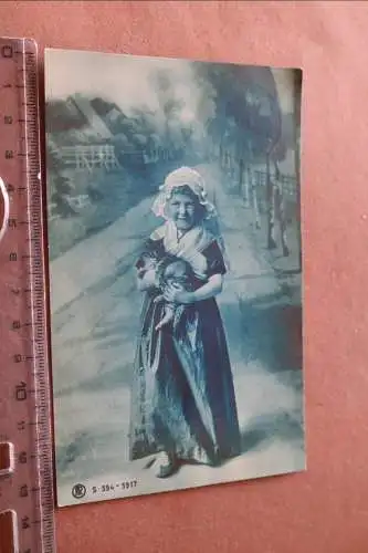 Tolle alte Karte - Mädchen in Tracht mit Hund Delft blau ?? Holland 1907