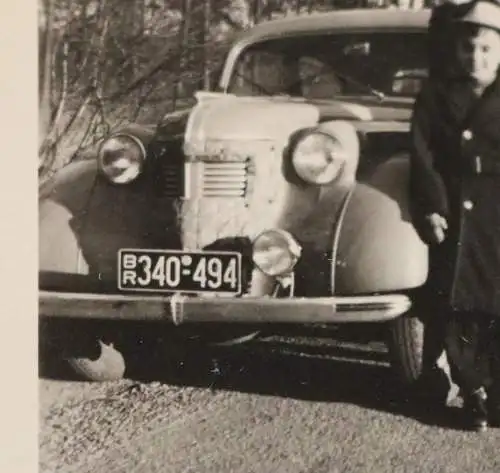 zwei  tolle alte Fotos - Oldtimer Opel Olympia mit Kühlerschutz ?  1950