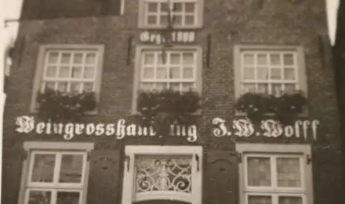 tolles altes Foto - Häuserfront - Weingrosshandlung J.W. Wolff - Leer - 40-50er 