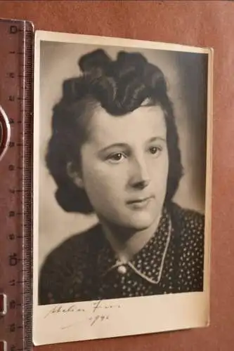 Tolles altes Foto - Portrait einer hübschen Frau - 1946