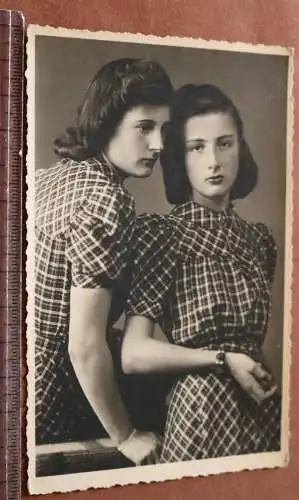 Tolles altes Foto - Portrait zwei hübsche Frauen - Schwestern ? 1941 Kevelaer