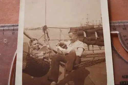 Tolles altes Foto - Zwei junge Männer - Matrosen ??? An Bord 1917