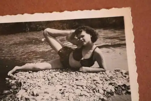 zwei tolle alte Fotos - hübsche Frau gelenkig 30-40er Jahre