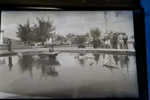 zwei tolle alte Negative - Fachwerkhaus Kreissparkasse 1955 u. Modellboote auf T