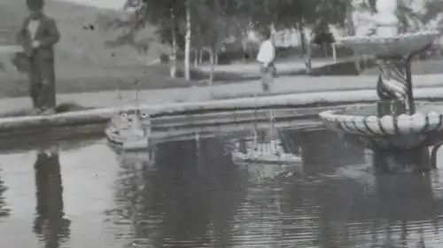 zwei tolle alte Negative - Fachwerkhaus Kreissparkasse 1955 u. Modellboote auf T