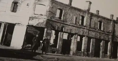 interessantes altes Foto - zerstörtes Gebäude - Schilder - Cholmstr. - Soldaten