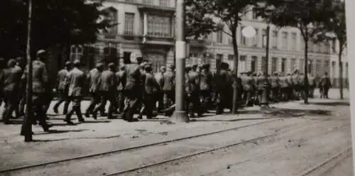 Interessantes altes Foto - Treck deutscher Soldaten - Kriegsende ???