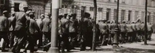 interessantes altes Foto - Treck deutscher Soldaten - Kriegsende ???